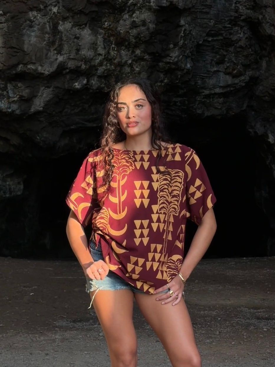 Women's Kāhili Peekaboo top